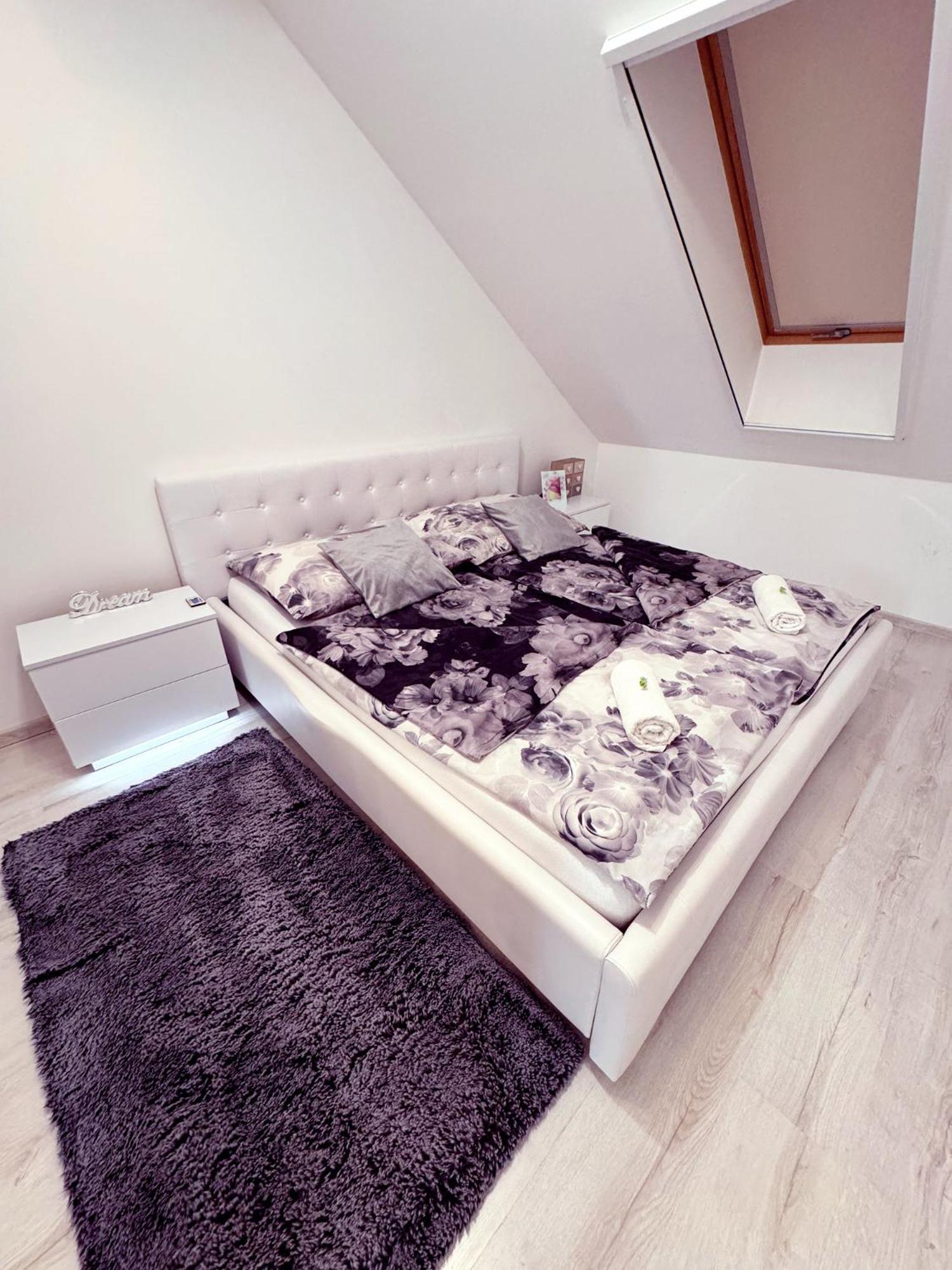 Ferienwohnung Exclusive Family Apartman Pécs Exterior foto