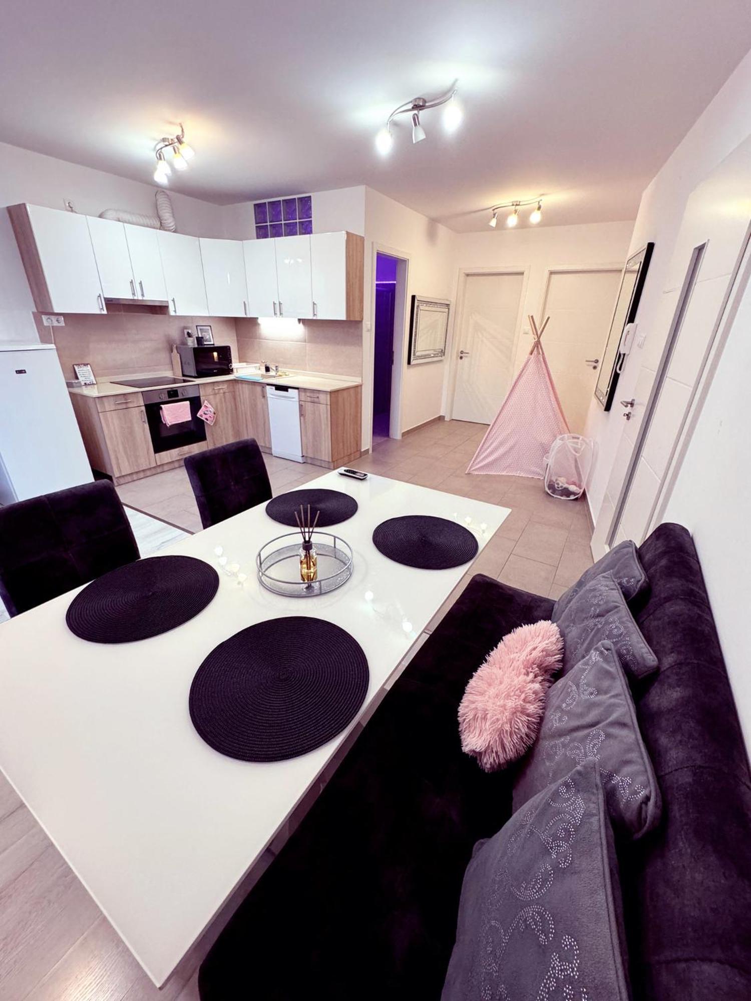Ferienwohnung Exclusive Family Apartman Pécs Exterior foto