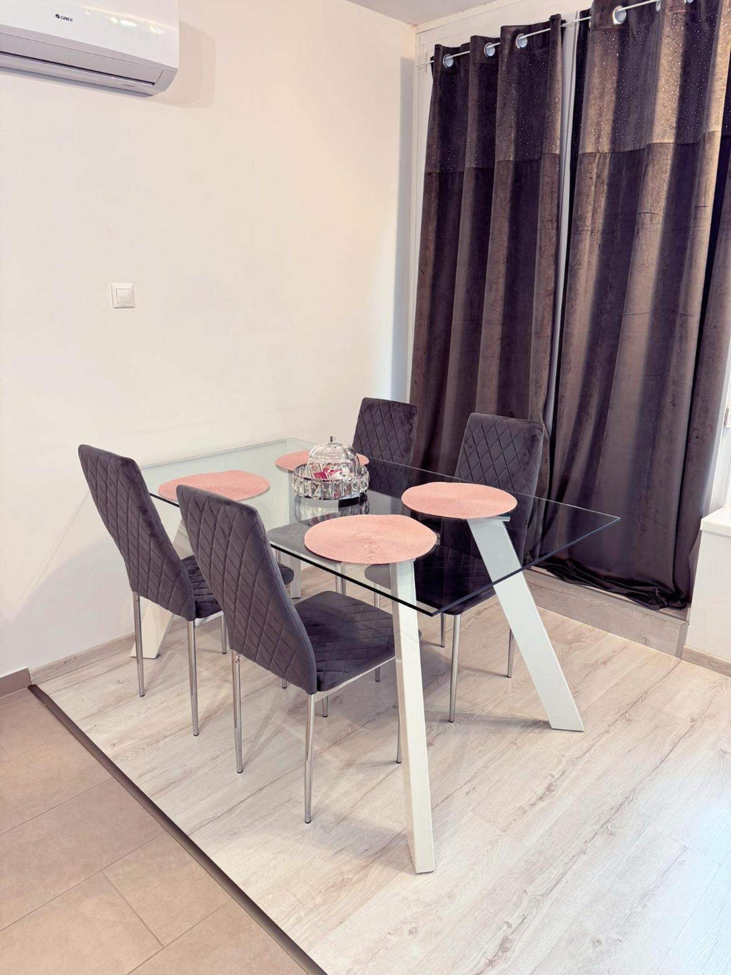 Ferienwohnung Exclusive Family Apartman Pécs Exterior foto